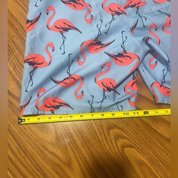 Old Navy Men’s Flamingo Swim Trunks Size Small - Picture 6 of 7
